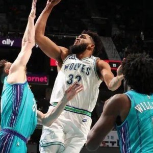 海星体育官方网站-15胜4负登顶联盟第一！森林狼加入西部争冠行列？