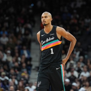 海星体育官方网站-回归首发终于赢球！文班12中7&amp;三分6中5 得到22分10板1助2帽